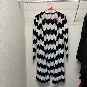 Chic Black and white long sweater